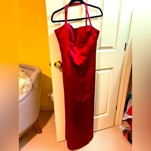 Nicole Miller original evening gown,  Sz 6. Great for events. Perfect condition!